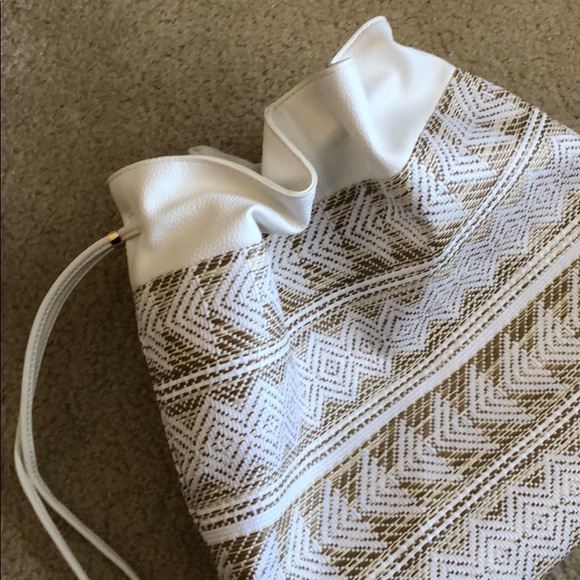 Estee Lauder Destinations Beach Tote ☀️ - Picture 4 of 6